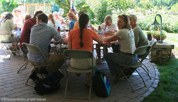Bellewood Gardens Diary A Day With Perfect Weather And Hy Throng Of People At North Creek Nurseries Enjoying Lunch There Are Landscapers Nurserymen Garden Writers